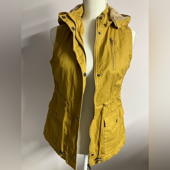 Love Tree Women’s Utility Hooded Vest, Small, Faux Fur, Mustard Yellow - Picture 3 of 9